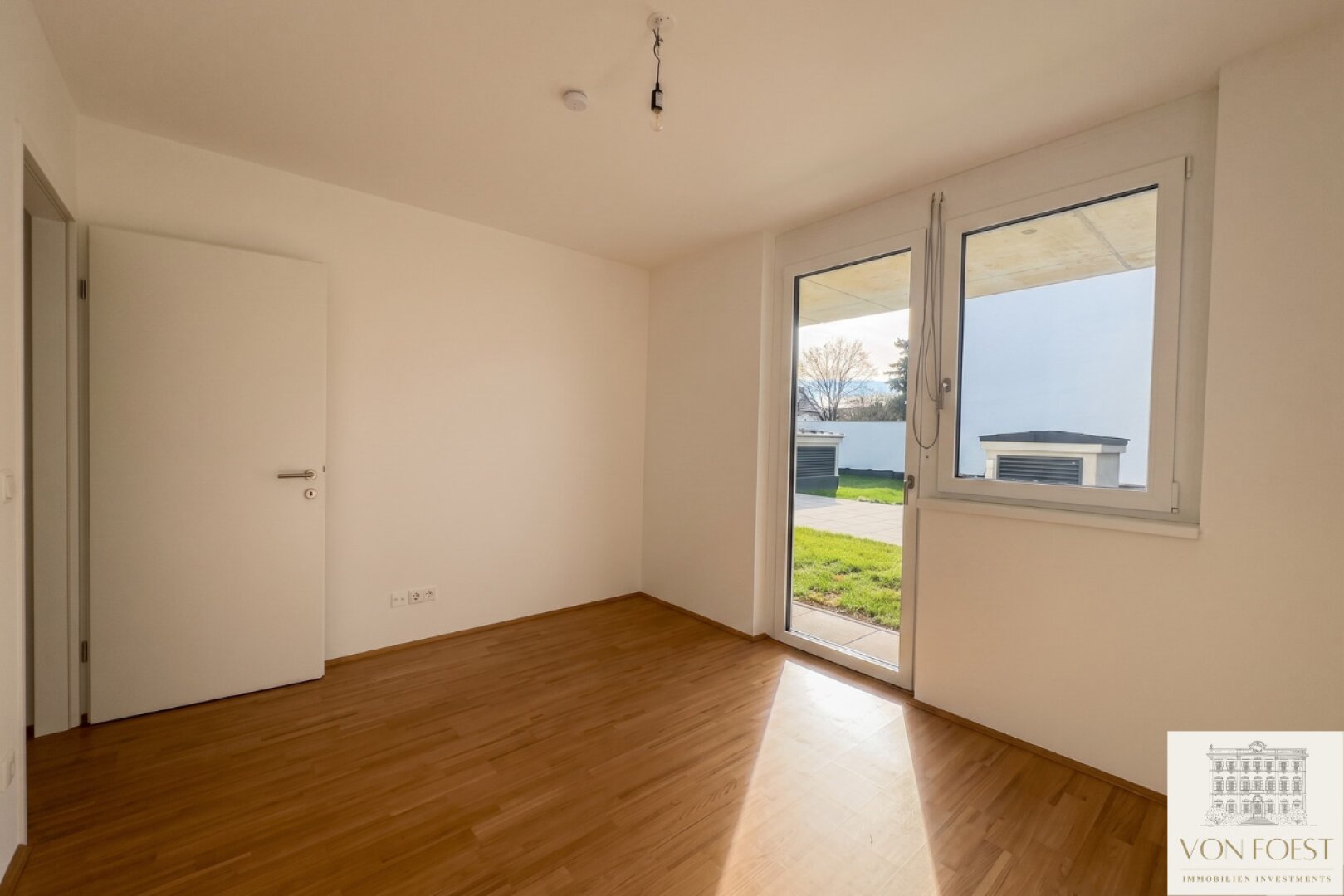 Großzügige Neubau-Wohnung mit privatem Garten und Sonnen-Terrasse