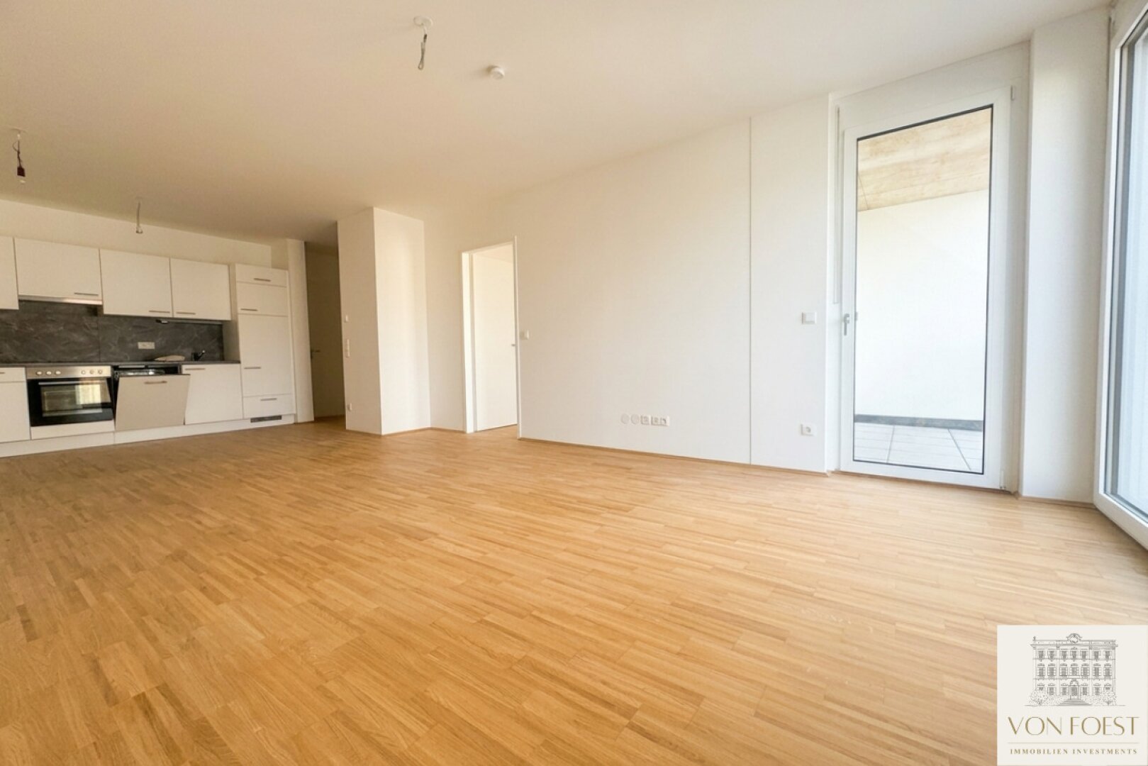 Sonnige NEUBAU-Wohnung mit Loggia I Tischlerküche I Echtholzparkett