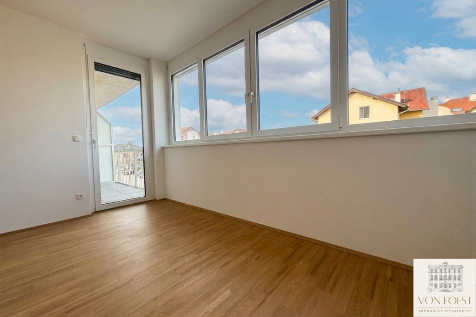 Sonnige NEUBAU-Wohnung mit Loggia I Tischlerküche I Echtholzparkett