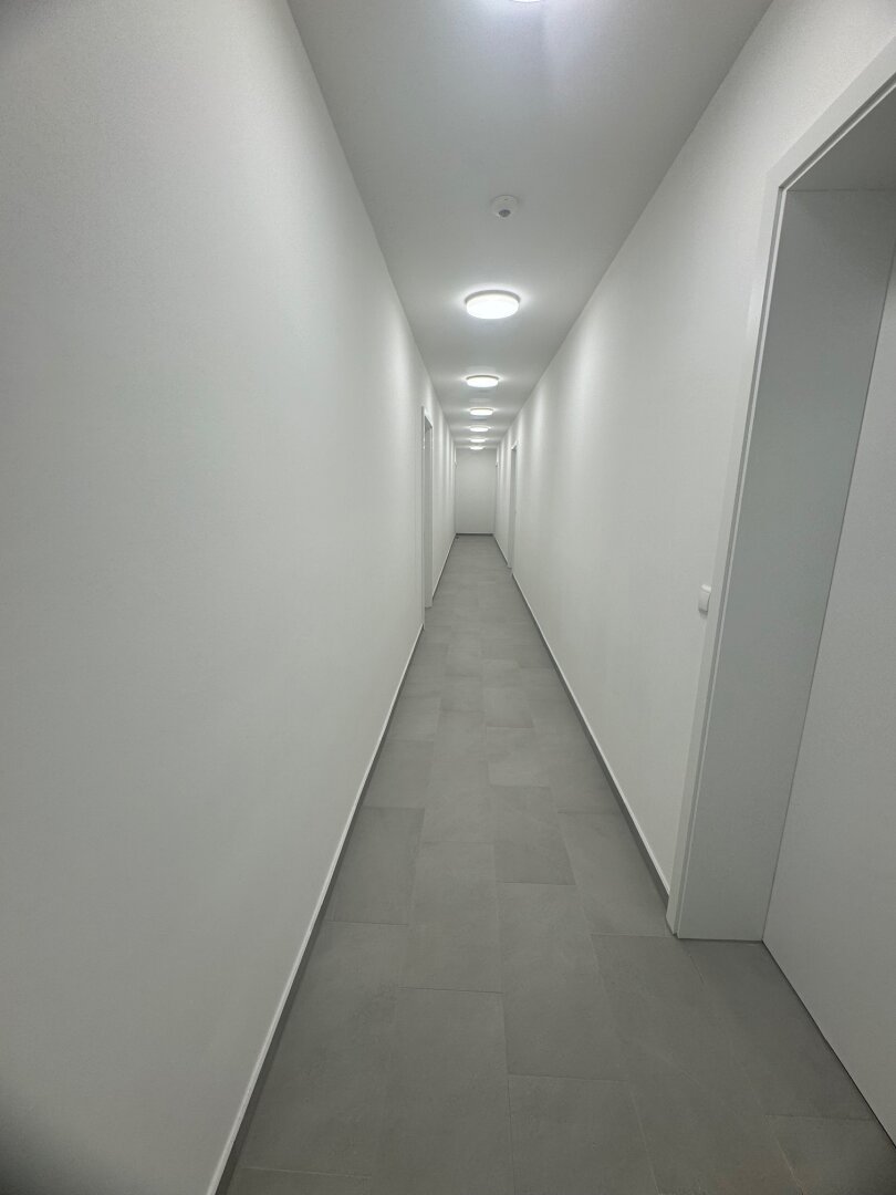 Sonnige NEUBAU-Wohnung mit Loggia I Tischlerküche I Echtholzparkett