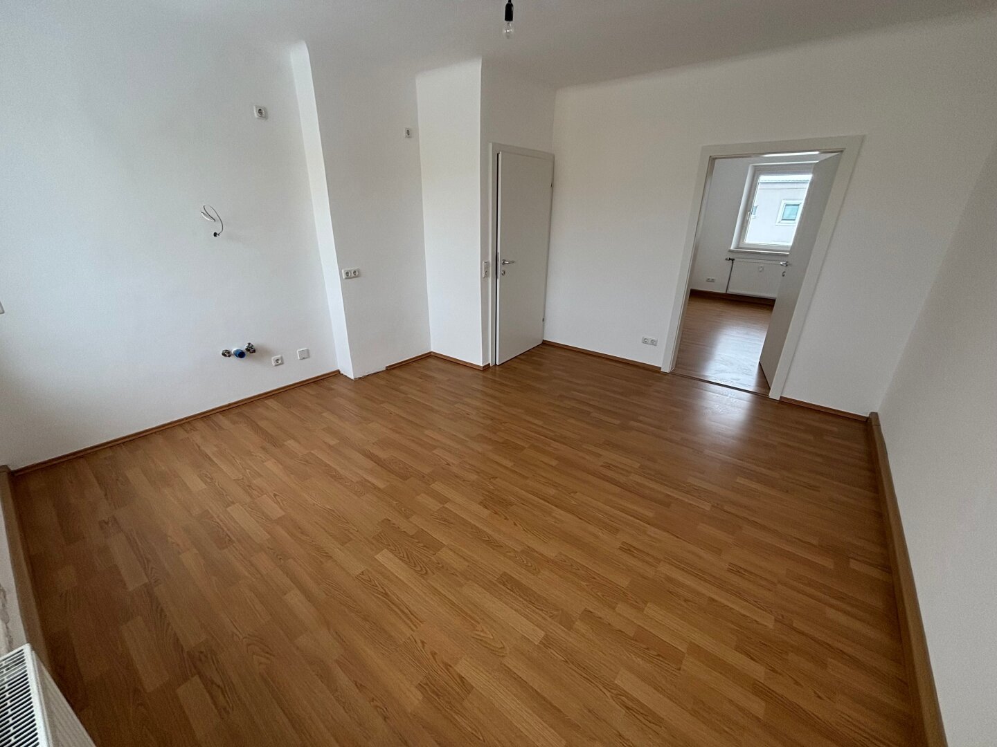 Idyllisches Wohnerlebnis in urbaner Lage steht für Sie bereit! Ruhig und grün gelegen wird Erholung pur geboten - gleichzeitig sorgt die erstklassige Infrastruktur für kurze Wege! Sofort verfügbar!