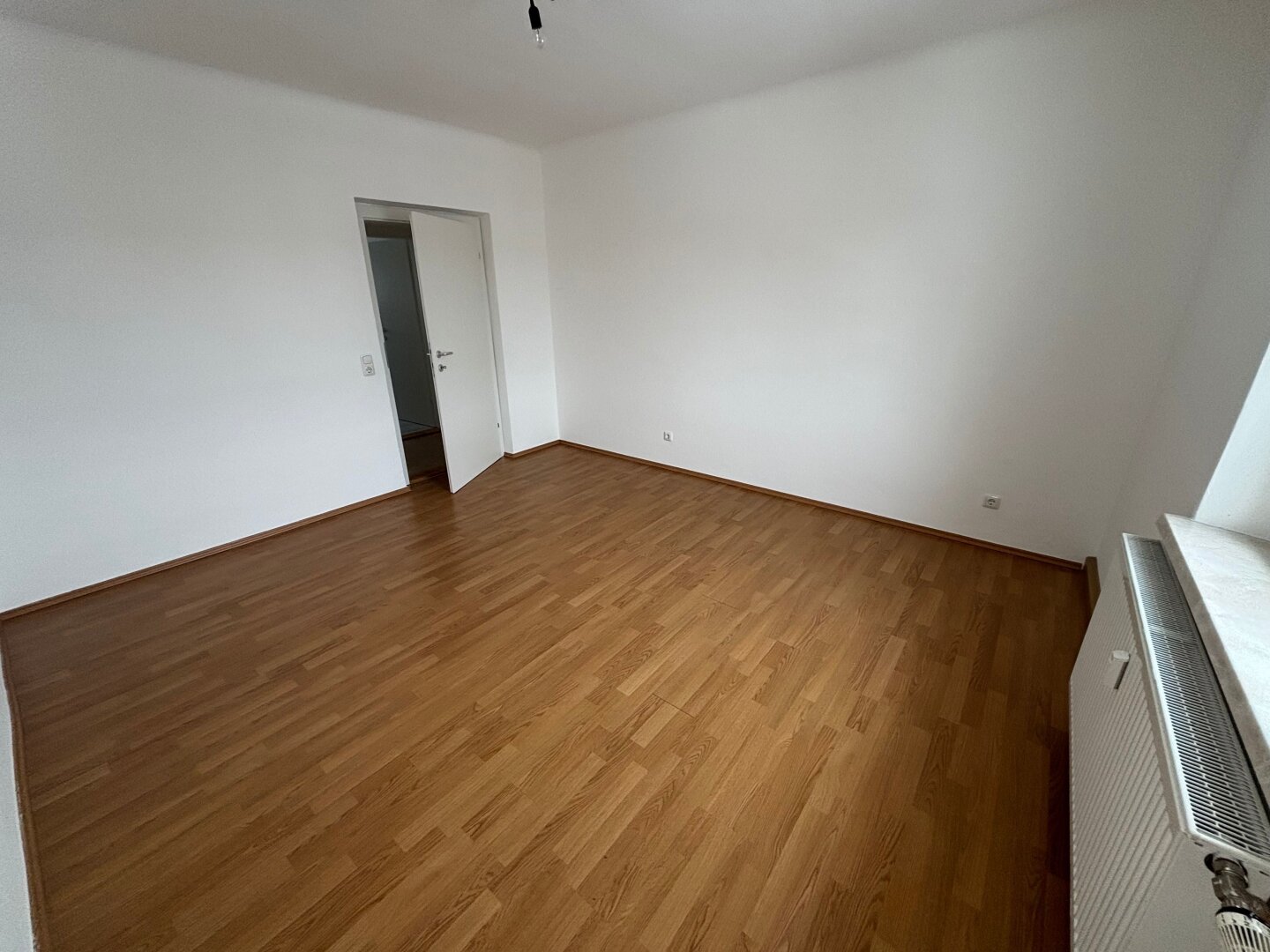 Idyllisches Wohnerlebnis in urbaner Lage steht für Sie bereit! Ruhig und grün gelegen wird Erholung pur geboten - gleichzeitig sorgt die erstklassige Infrastruktur für kurze Wege! Sofort verfügbar!