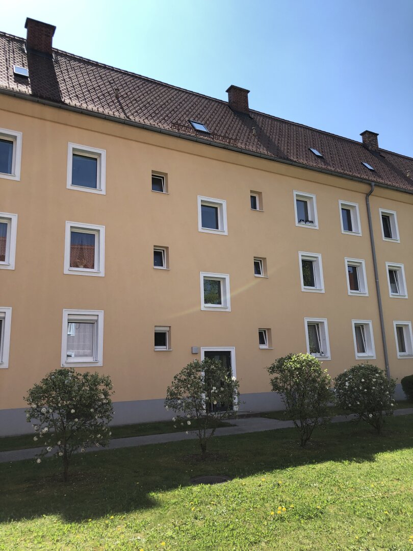 Wohnen zum kleinen Preis! Perfekte Wohnung für junge Familien und Pärchen: Idyllische Grünlage, optimale Infrastruktur, schöne und praktische Raumaufteilung