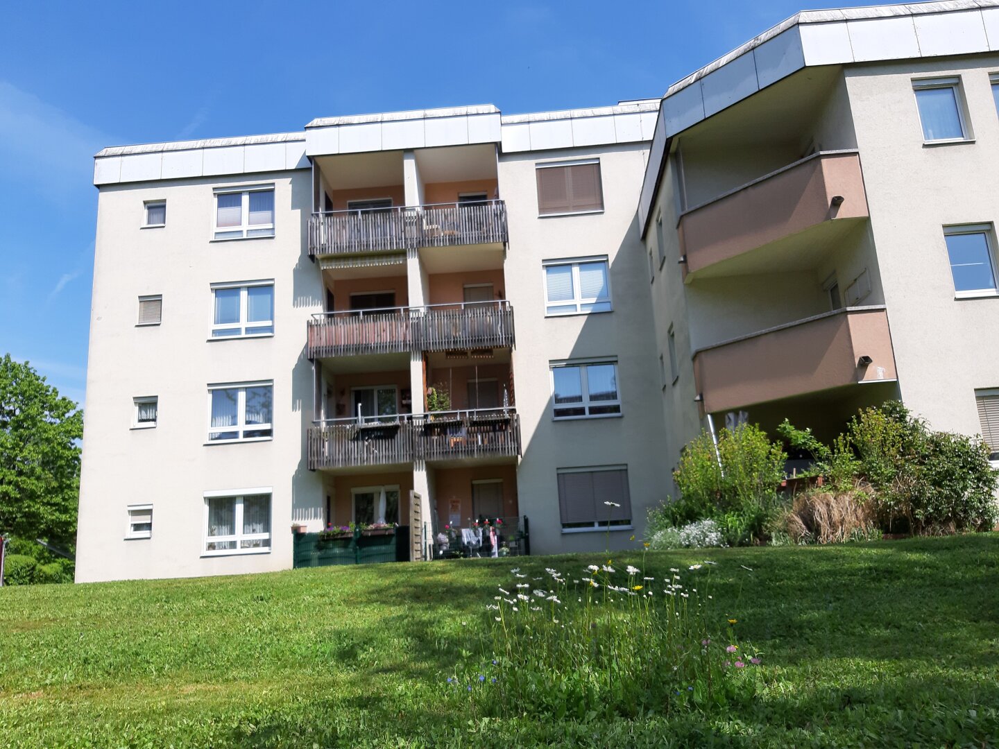 Pensionisten aufgepasst! Perfektes, altersgerechtes Wohnen im Grünen! Barrierefreie Dusche! Entspannen auf der Terrasse, Ruhe genießen und alle Annehmlichkeiten einer hervorragenden Infrastruktur nutzen können!