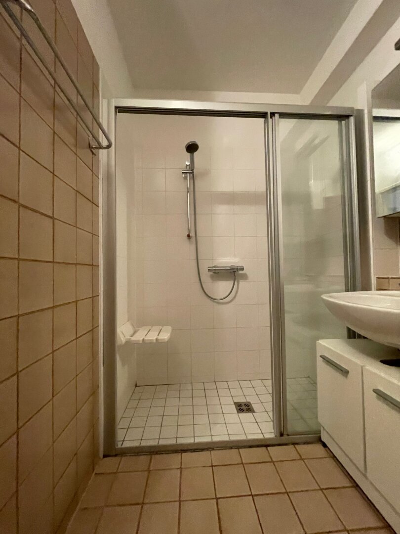 Pensionisten aufgepasst! Perfektes, altersgerechtes Wohnen im Grünen! Barrierefreie Dusche! Entspannen auf der Terrasse, Ruhe genießen und alle Annehmlichkeiten einer hervorragenden Infrastruktur nutzen können!