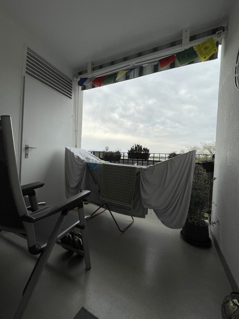 Über den Dächern von Steyr: lichtdurchflutete 3-Zimmer-Wohnung im letzten Stock mit Loggia, Tiefgarage und hochwertige Möbelablöse – stilvoll wohnen mit sonnigem Ausblick und zentraler Lage!