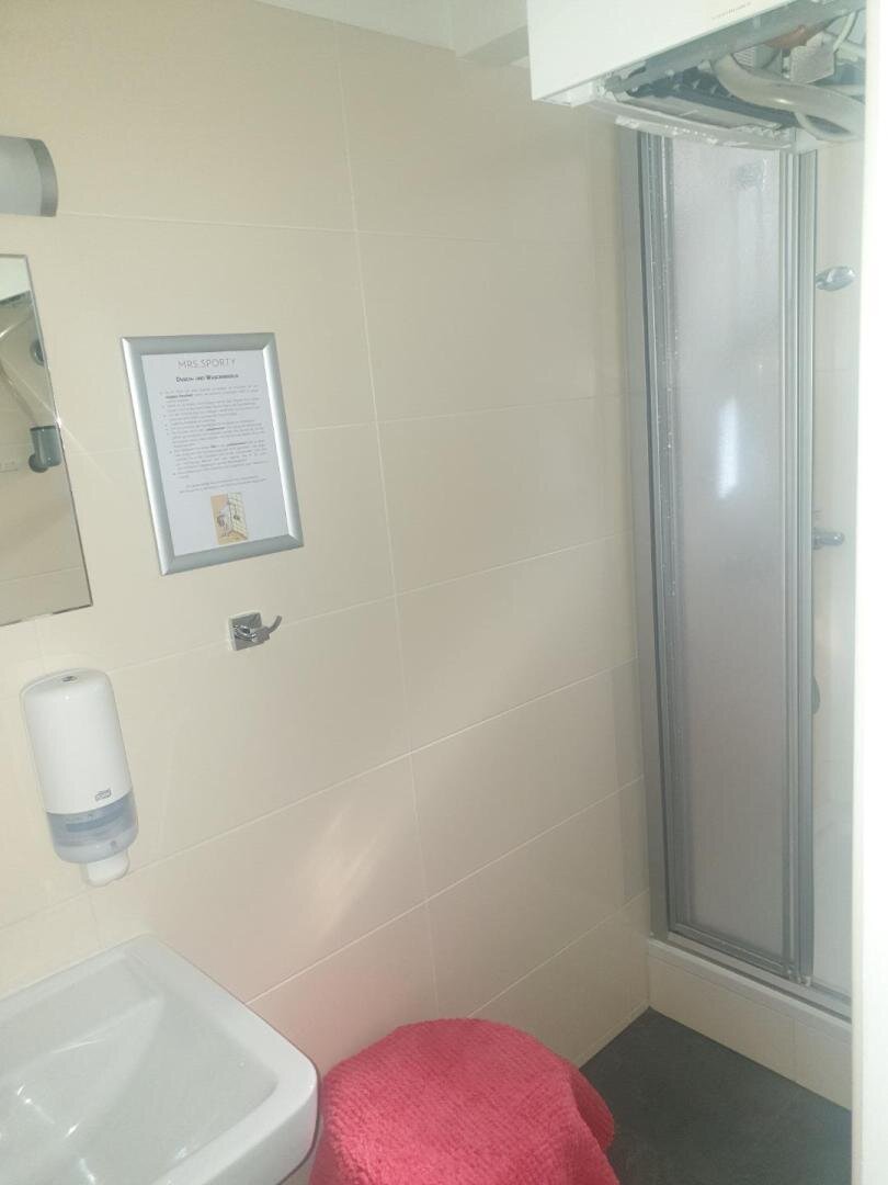 Sanitär Dusche Garderobenraum