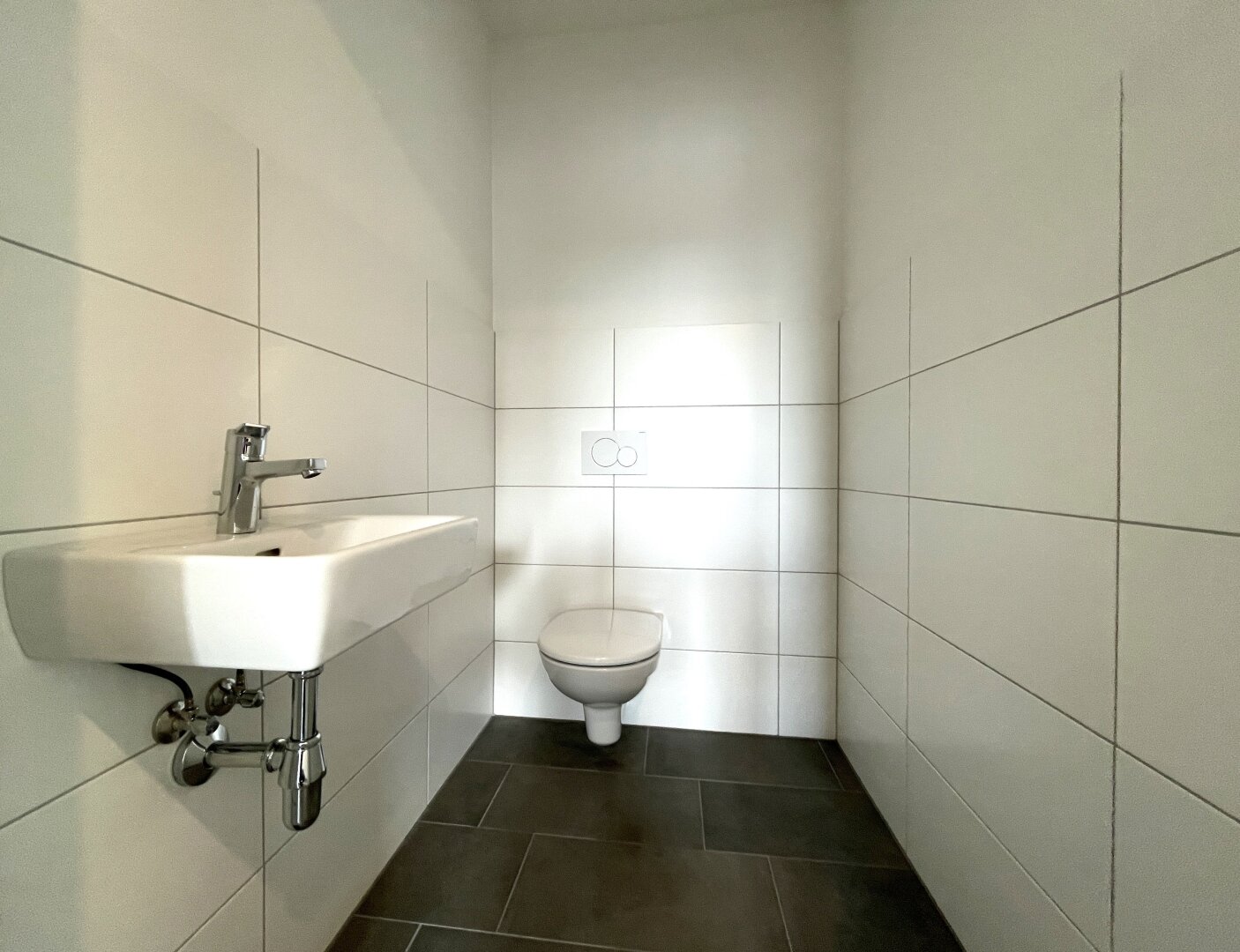 WC mit Handwaschbecken