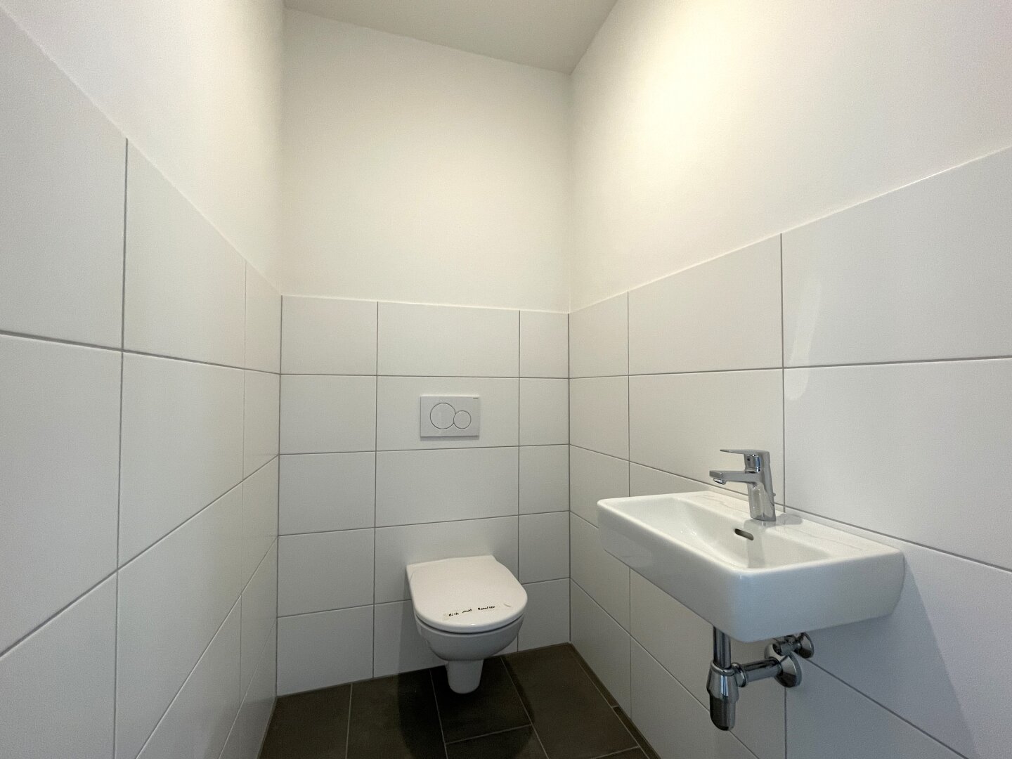 WC mit Handwaschbecken