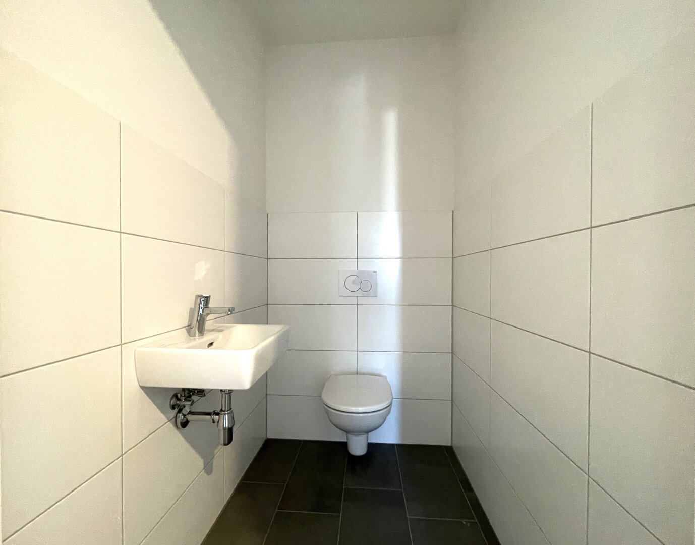 WC mit Handwaschbecken