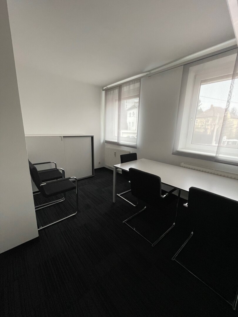 FROSCHBERG! (Optional) neue sanierte teilmöblierte rd. 74,40 m² Geschäfts-/Ordinations-/Bürofläche zum sofort Einziehen! Ausreichend Parkmöglichkeiten! 1A Infrastruktur und Erreichbarkeit - nur wenige Minuten vom Linzer Hauptbahnhof!