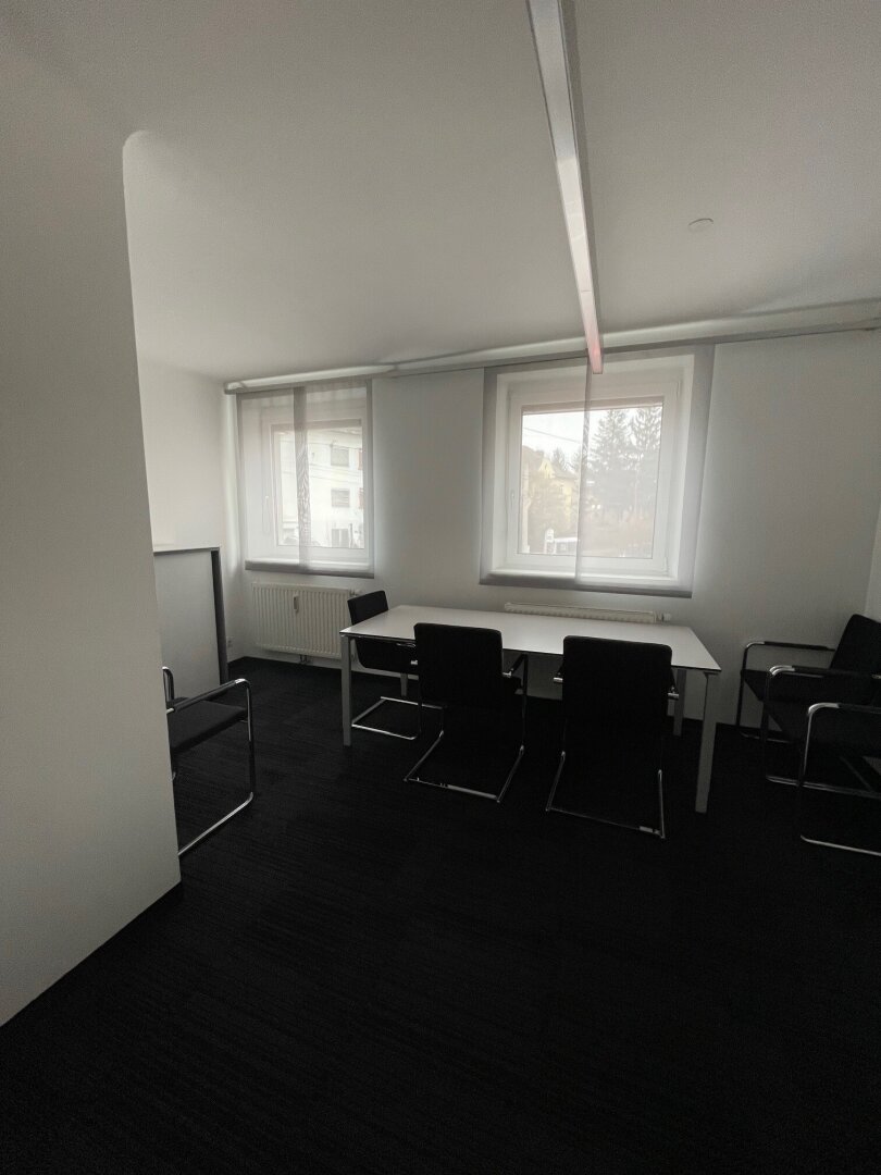 FROSCHBERG! (Optional) neue sanierte teilmöblierte rd. 74,40 m² Geschäfts-/Ordinations-/Bürofläche zum sofort Einziehen! Ausreichend Parkmöglichkeiten! 1A Infrastruktur und Erreichbarkeit - nur wenige Minuten vom Linzer Hauptbahnhof!
