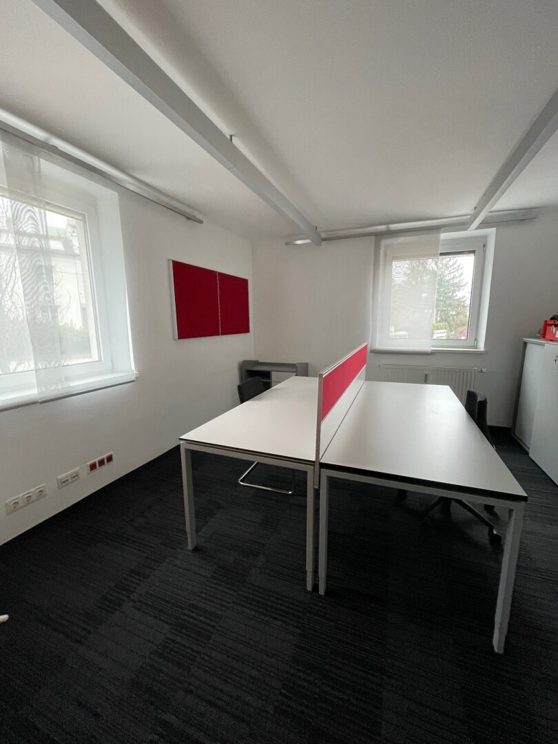 FROSCHBERG! (Optional) neue sanierte teilmöblierte rd. 74,40 m² Geschäfts-/Ordinations-/Bürofläche zum sofort Einziehen! Ausreichend Parkmöglichkeiten! 1A Infrastruktur und Erreichbarkeit - nur wenige Minuten vom Linzer Hauptbahnhof!