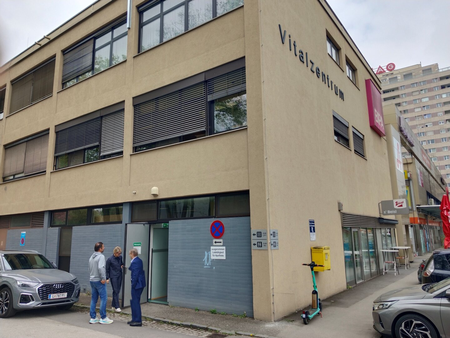 Vielseitig nutzbare (optional vollausgestattete) Geschäfts-/Ordinationsfläche im florierenden Einkaufs-/Vitalzentrum Muldenstraße mieten und von der hohen Kundenfrequenz profitieren! Provisionsfrei!