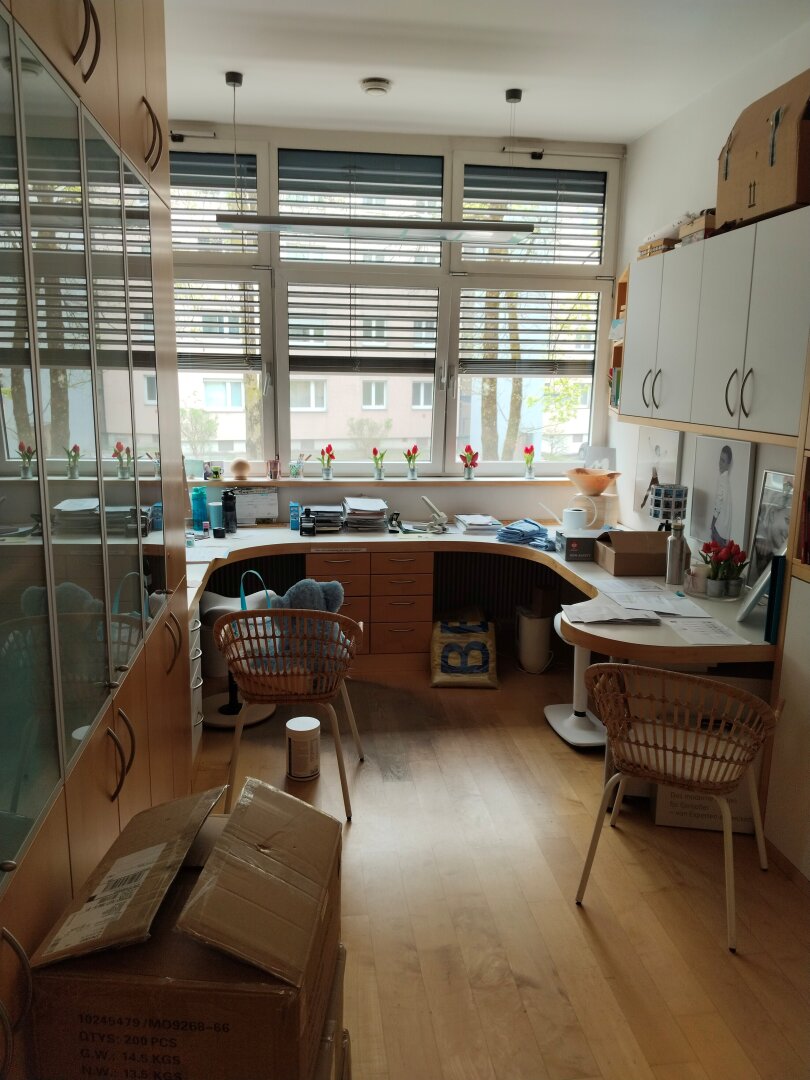 Vielseitig nutzbare (optional vollausgestattete) Geschäfts-/Ordinationsfläche im florierenden Einkaufs-/Vitalzentrum Muldenstraße mieten und von der hohen Kundenfrequenz profitieren! Provisionsfrei!