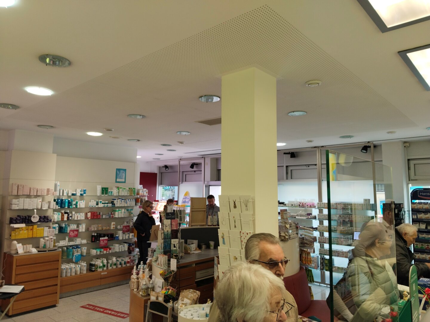 Vielseitig nutzbare (optional vollausgestattete) Geschäfts-/Ordinationsfläche im florierenden Einkaufs-/Vitalzentrum Muldenstraße mieten und von der hohen Kundenfrequenz profitieren! Provisionsfrei!