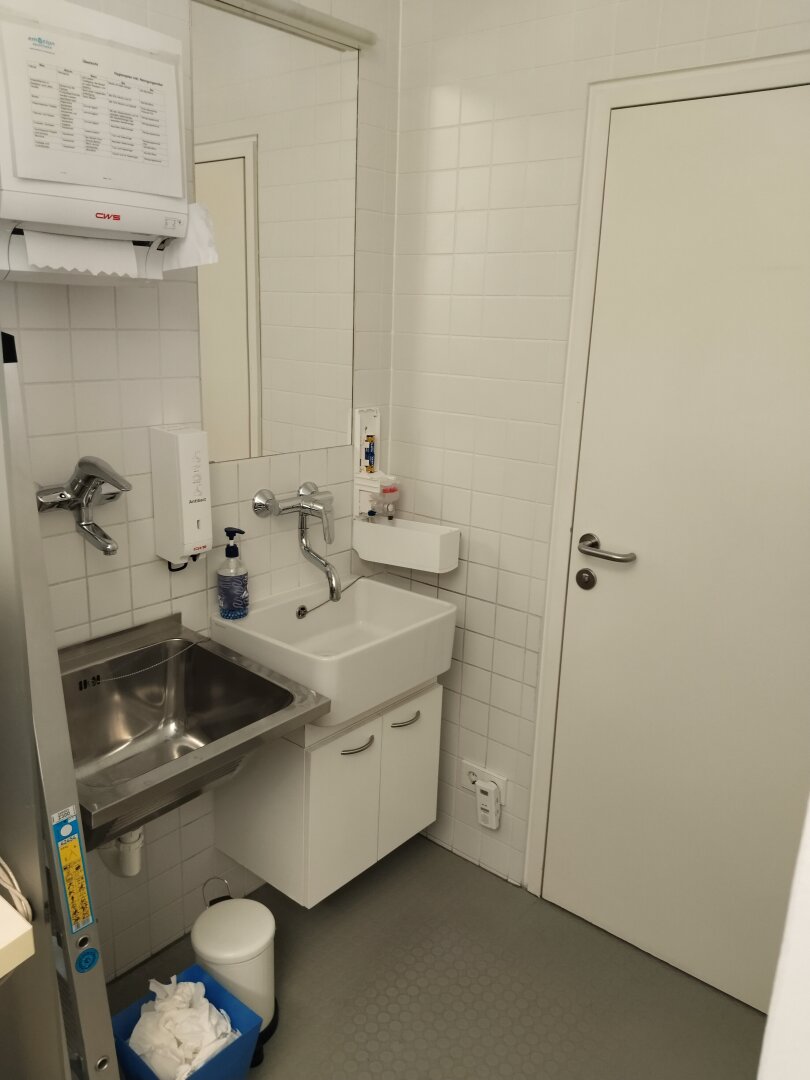 Vielseitig nutzbare (optional vollausgestattete) Geschäfts-/Ordinationsfläche im florierenden Einkaufs-/Vitalzentrum Muldenstraße mieten und von der hohen Kundenfrequenz profitieren! Provisionsfrei!