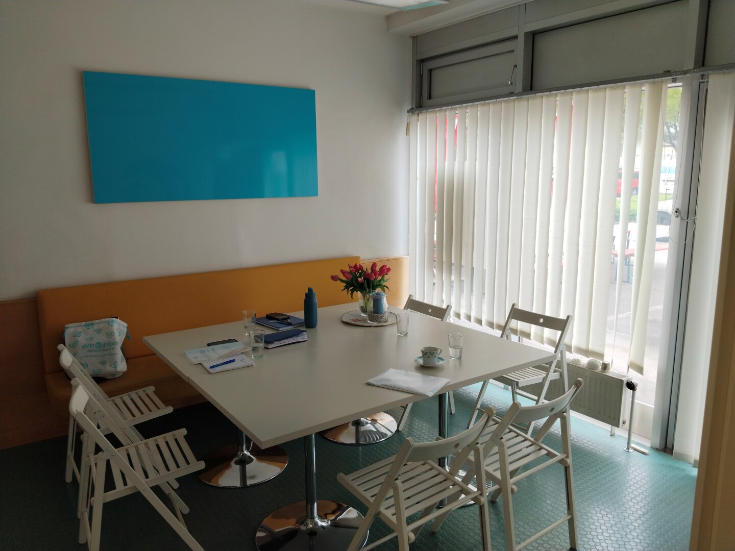 Vielseitig nutzbare (optional vollausgestattete) Geschäfts-/Ordinationsfläche im florierenden Einkaufs-/Vitalzentrum Muldenstraße mieten und von der hohen Kundenfrequenz profitieren! Provisionsfrei!