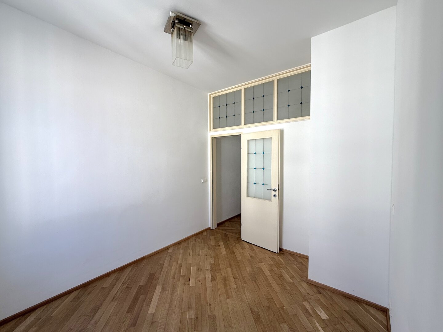 Schlafzimmer mit Glasoberlichte
