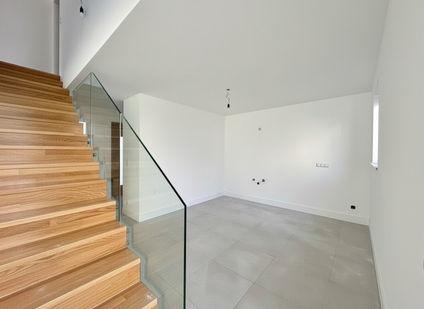 Moderne Doppelhaushälfte in Steinabrückl: Erstbezug mit Garten, Balkon und Terrassen!