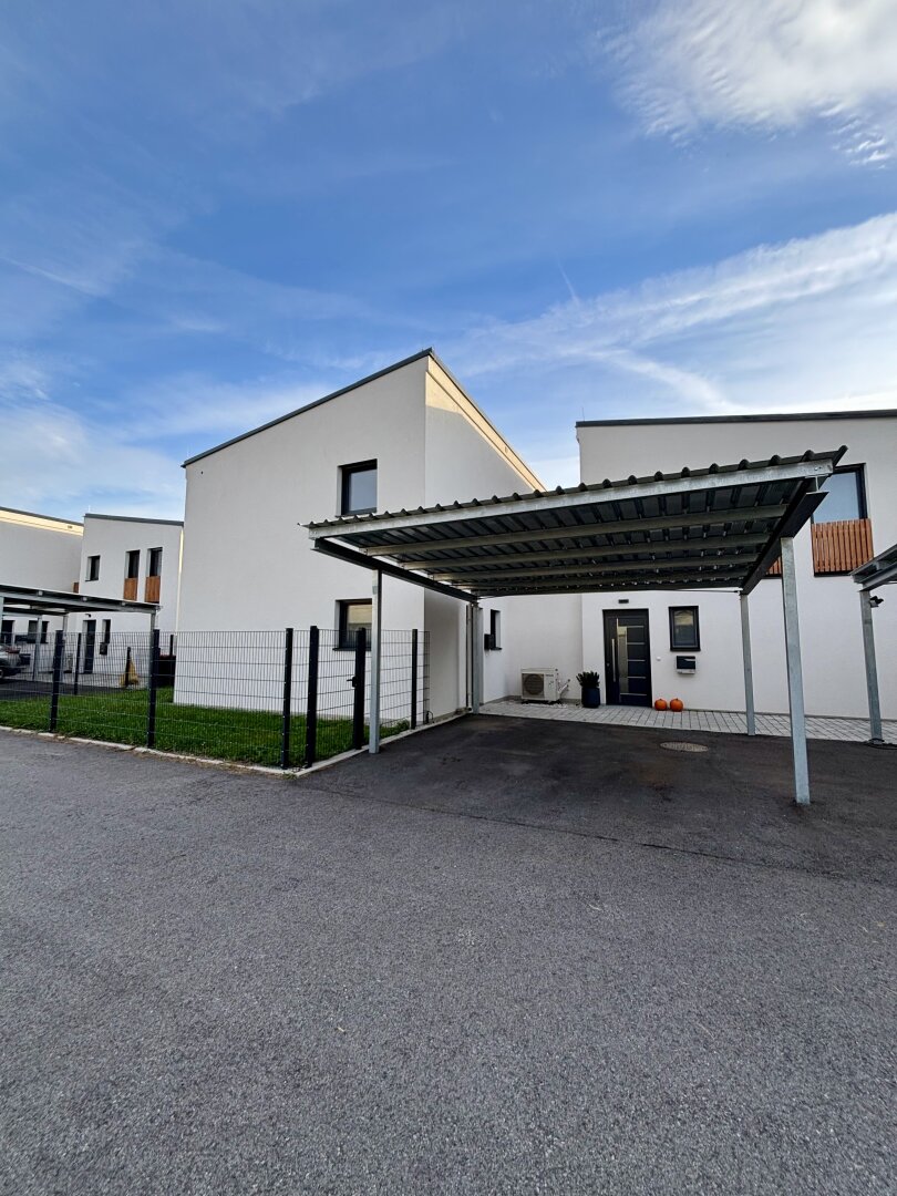Moderne Doppelhaushälfte in Steinabrückl: Erstbezug mit Garten, Balkon und Terrassen!