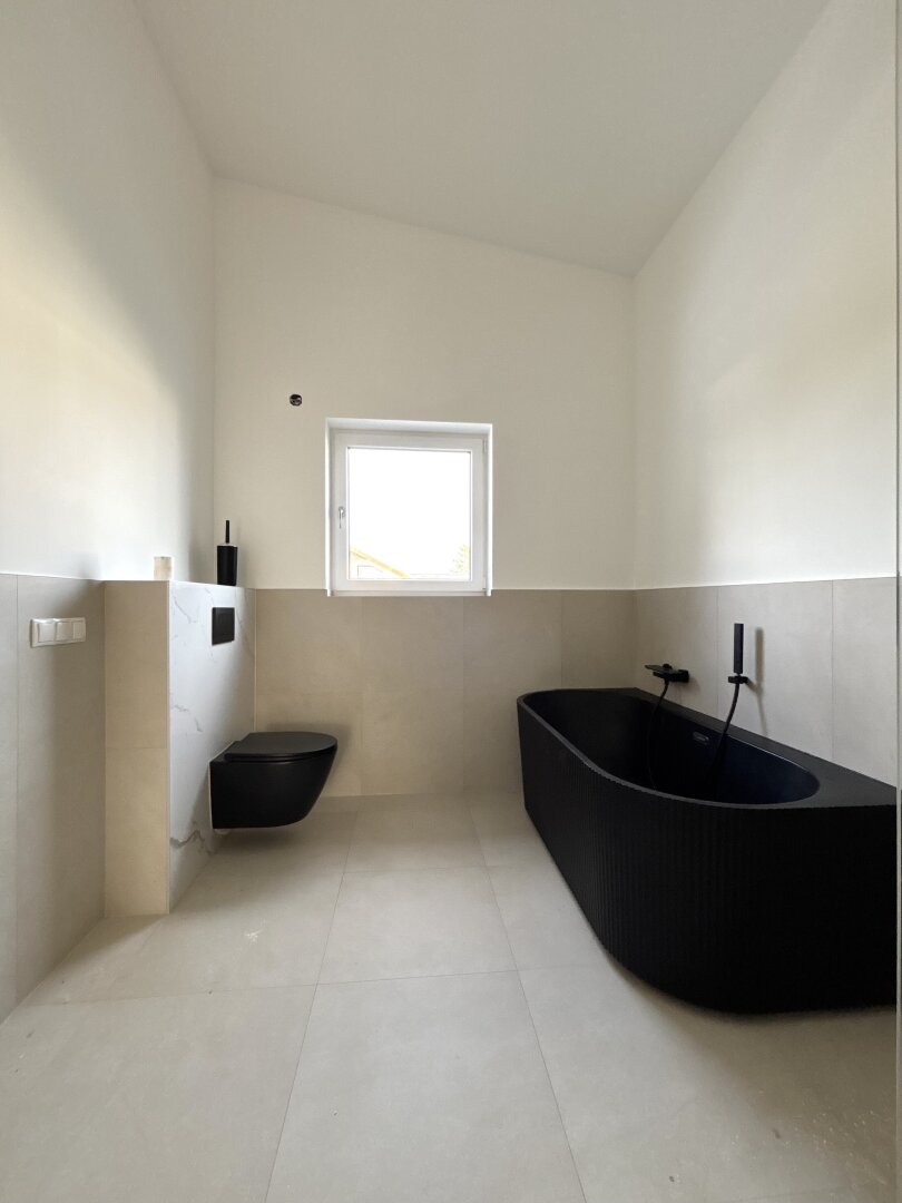 Moderne Doppelhaushälfte in Steinabrückl: Erstbezug mit Garten, Balkon und Terrassen!