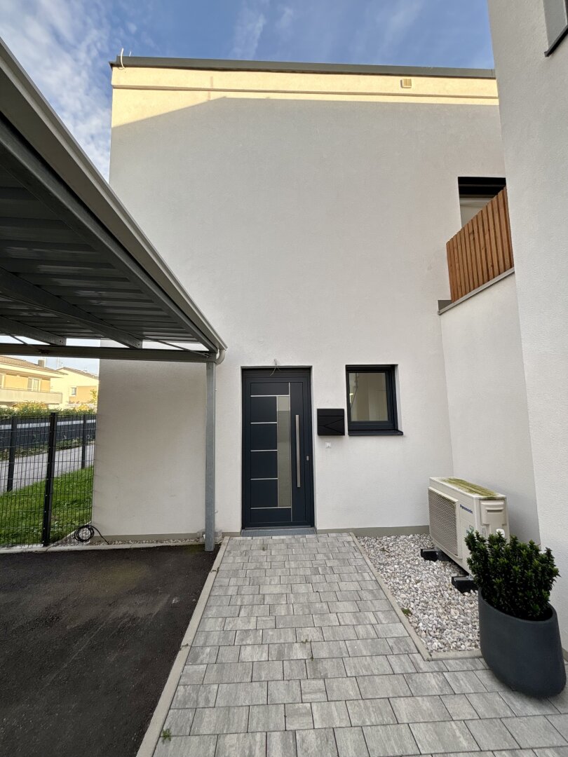 Moderne Doppelhaushälfte in Steinabrückl: Erstbezug mit Garten, Balkon und Terrassen!