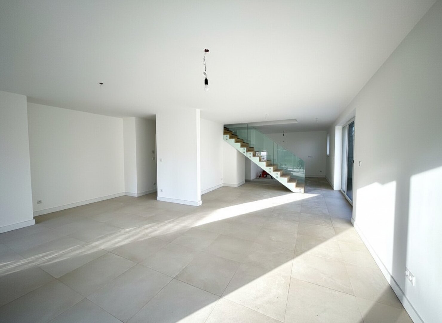 Moderne Doppelhaushälfte in Steinabrückl: Erstbezug mit Garten, Balkon und Terrassen!