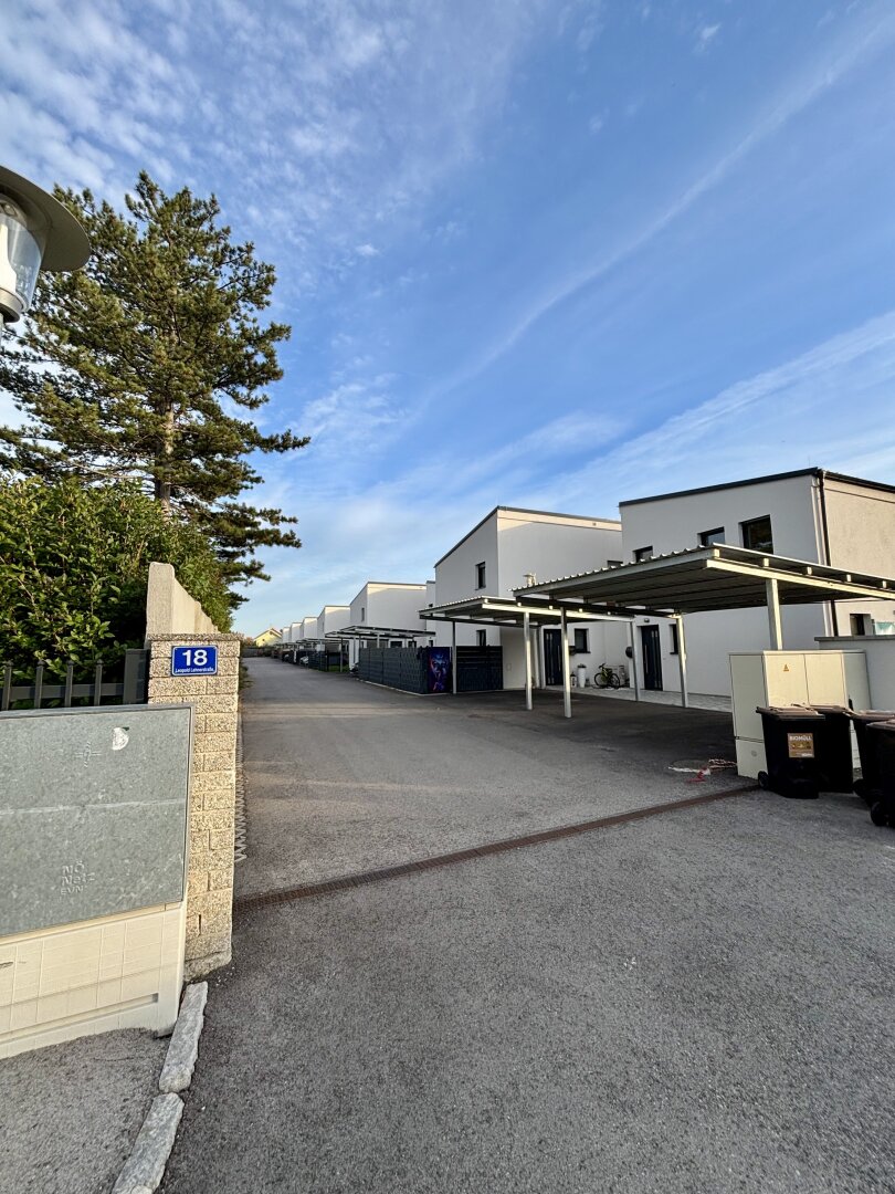 Moderne Doppelhaushälfte in Steinabrückl: Erstbezug mit Garten, Balkon und Terrassen!