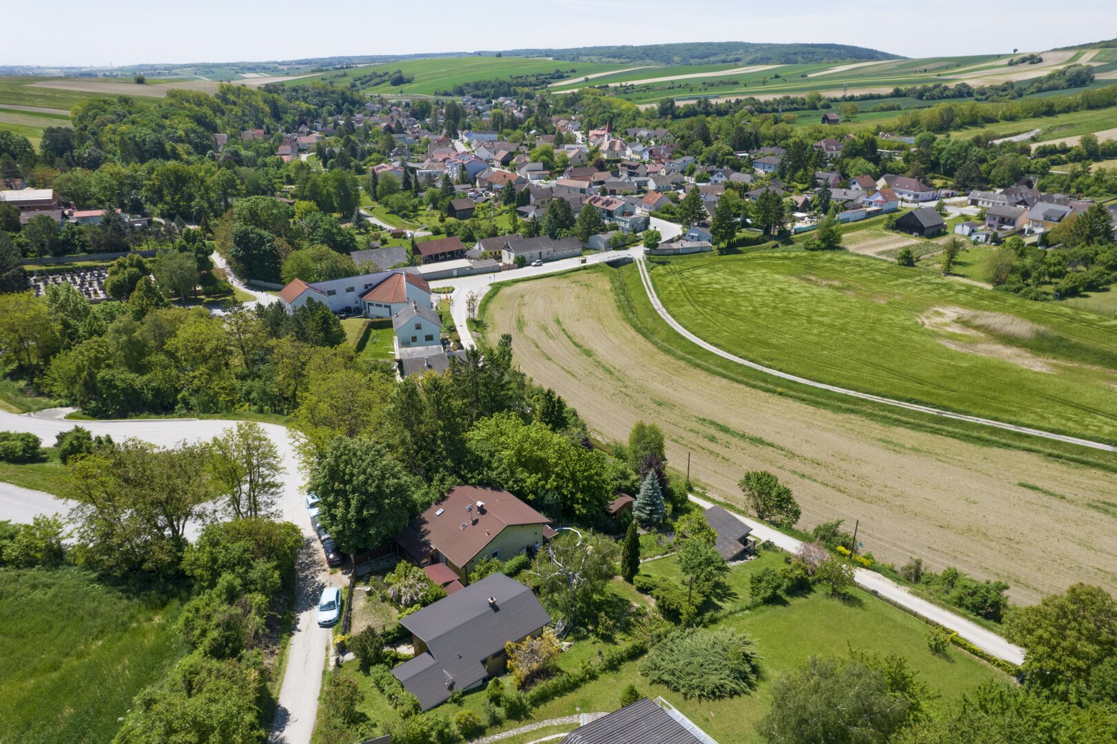 Drohnenblick von Norden zum Haus