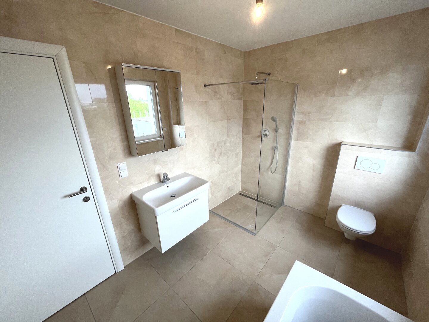 ANLEGERHAUS: Moderne vermietete Traumimmobilie in Strasshof - 5 Zimmer, Garten, Terrassen und mehr für nur 349.000,00 €!