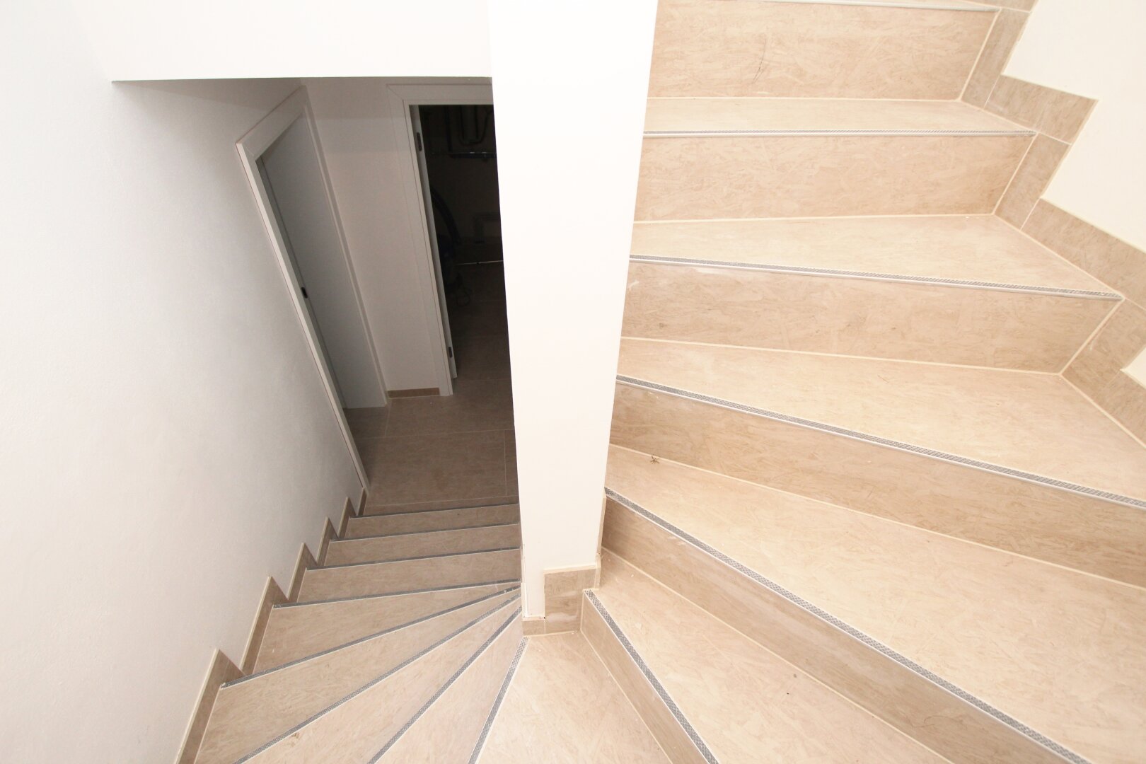 ANLEGERHAUS: Moderne vermietete Traumimmobilie in Strasshof - 5 Zimmer, Garten, Terrassen und mehr für nur 349.000,00 €!