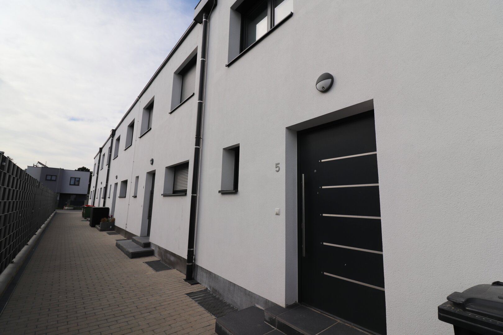ANLEGERHAUS: Moderne vermietete Traumimmobilie in Strasshof - 5 Zimmer, Garten, Terrassen und mehr für nur 349.000,00 €!