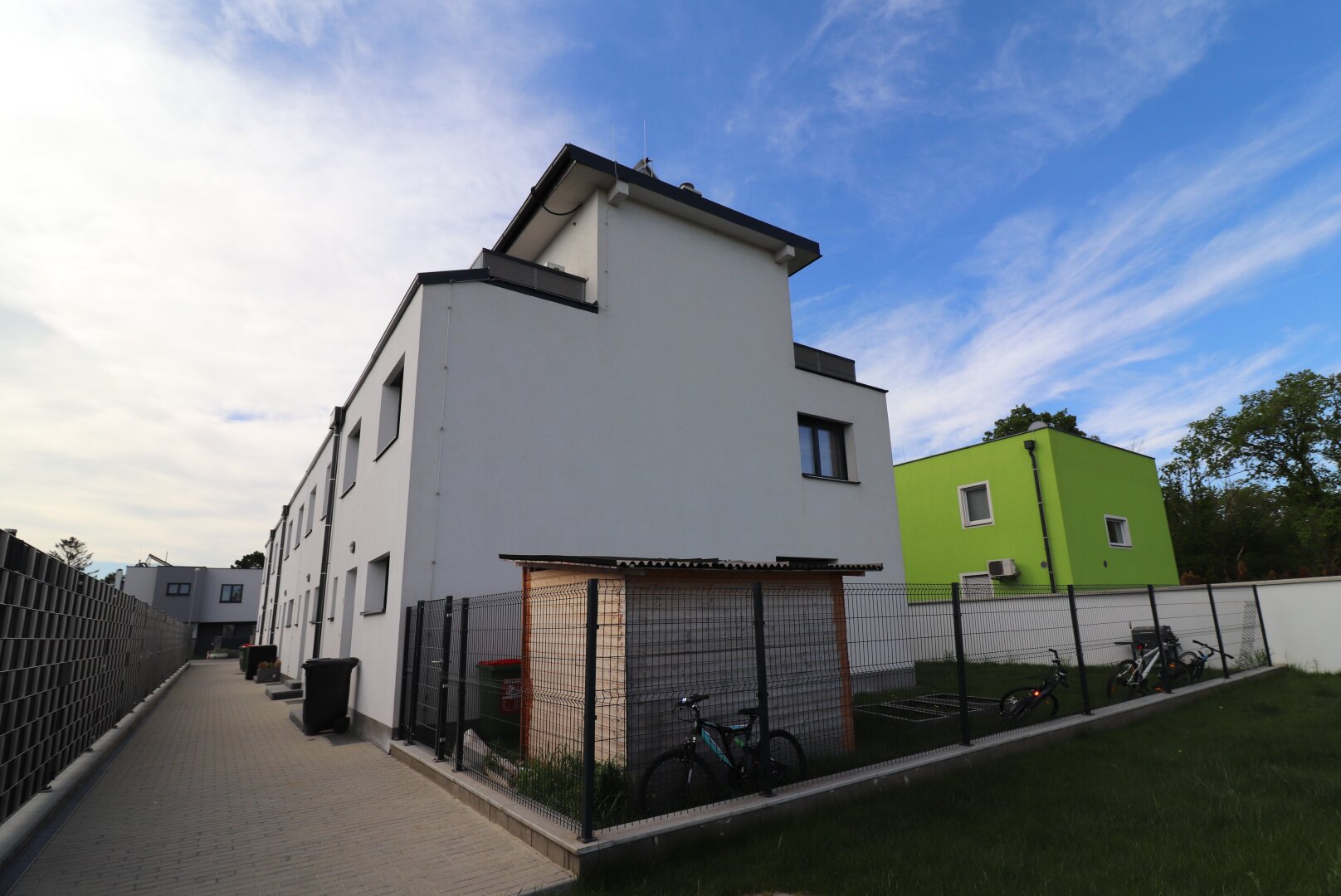 ANLEGERHAUS: Moderne vermietete Traumimmobilie in Strasshof - 5 Zimmer, Garten, Terrassen und mehr für nur 349.000,00 €!