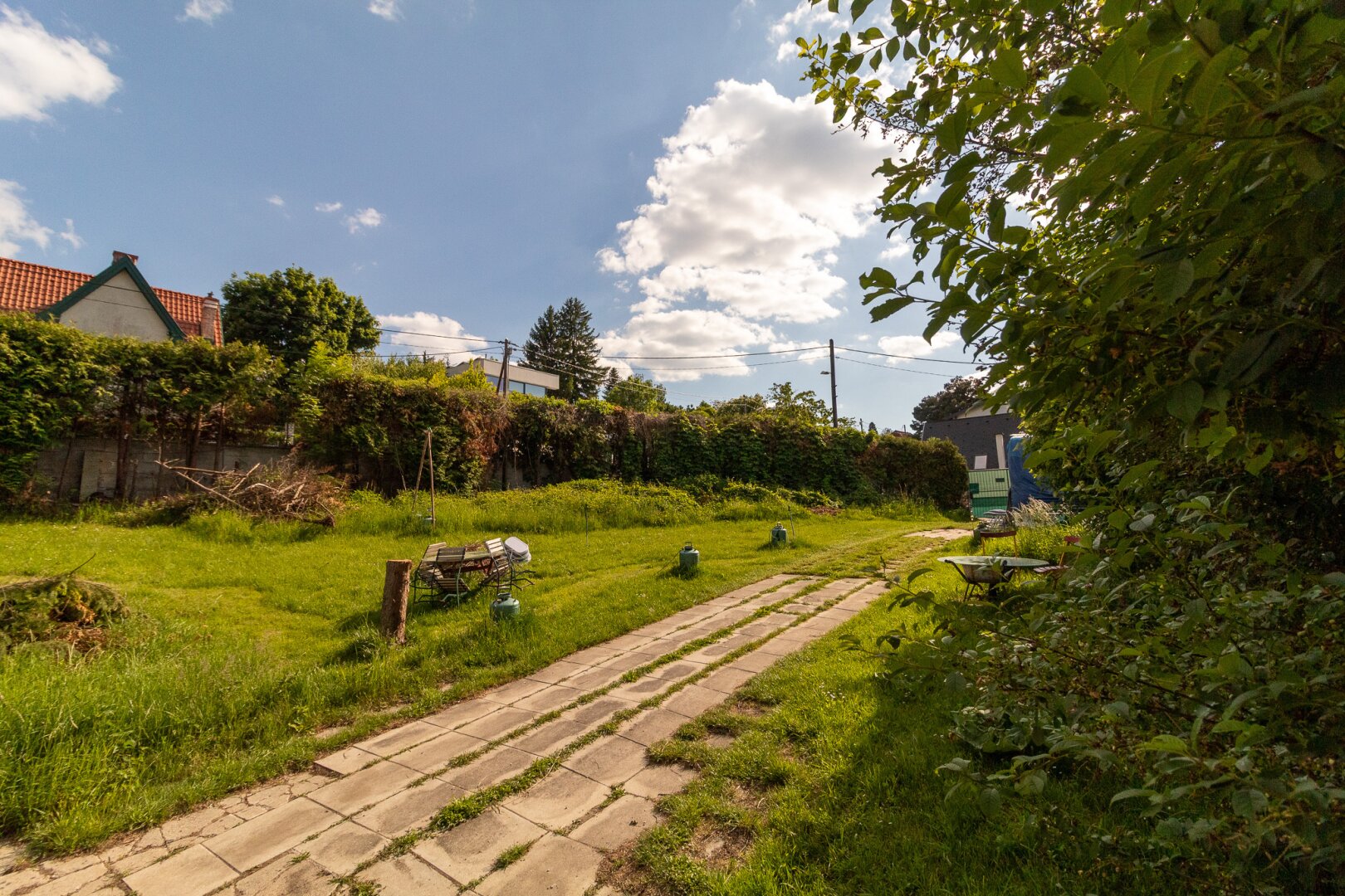Blick vom Grundstück Richtung Straße