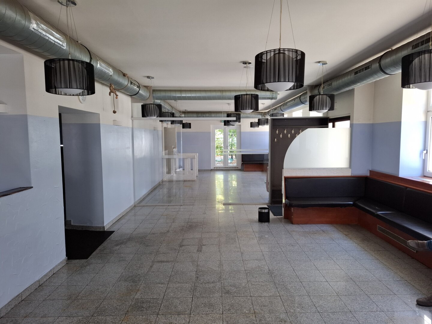 GASTRONOMIEFLÄCHE MIT SCHÖNEM GARTEN IN GÄNSERNDORF NÄHE BAHNHOF GASTROTEL IMMOBILIEN