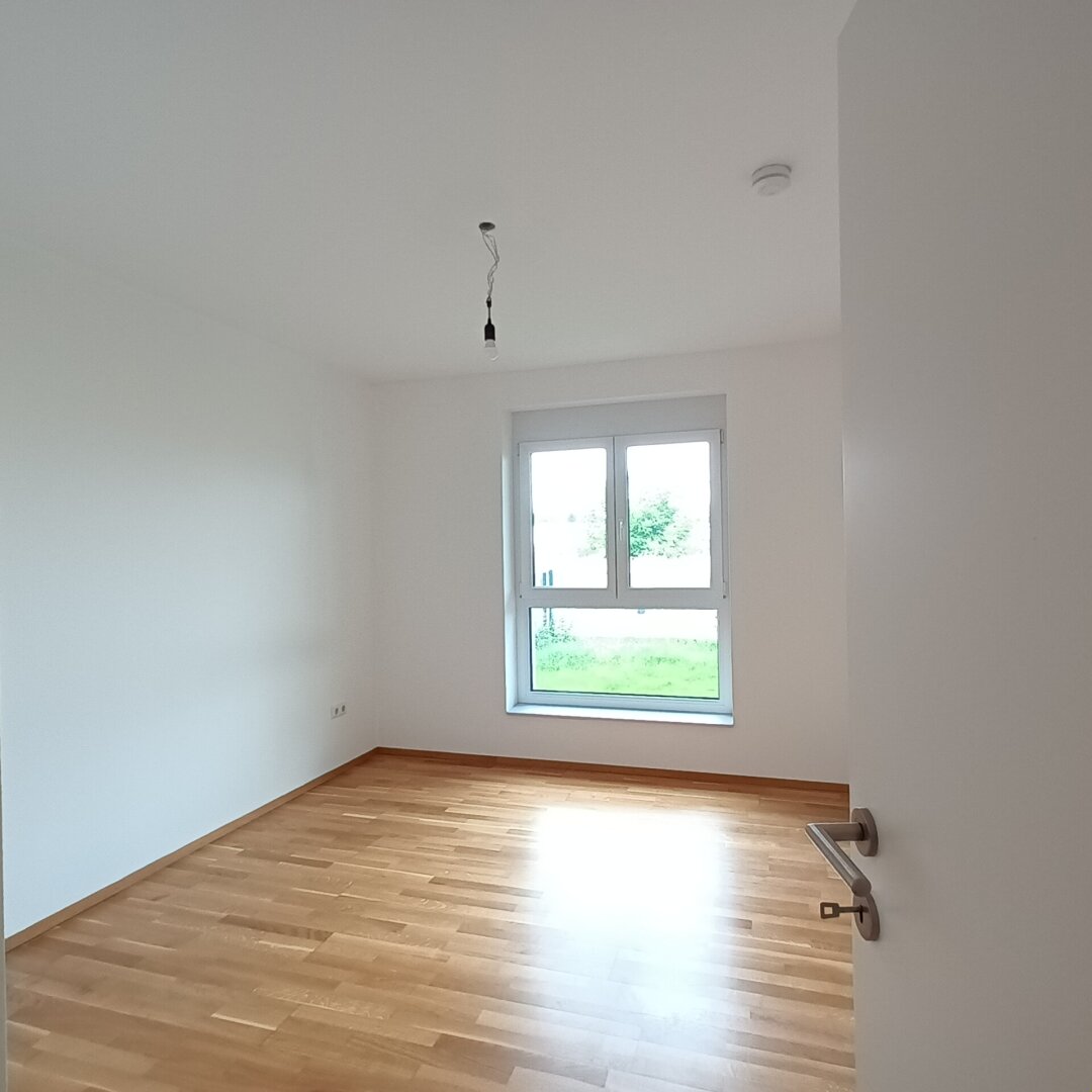 Neubau-Erdgeschoss mit Traumgarten – ideal für Singles & Paare!