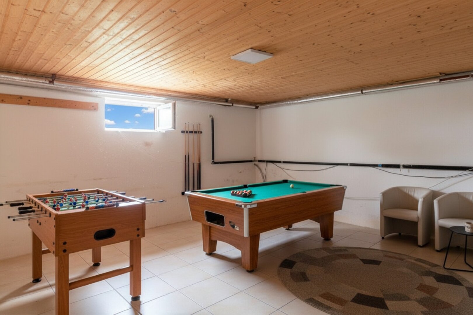 Kellerraum: KI generierte Einrichtung