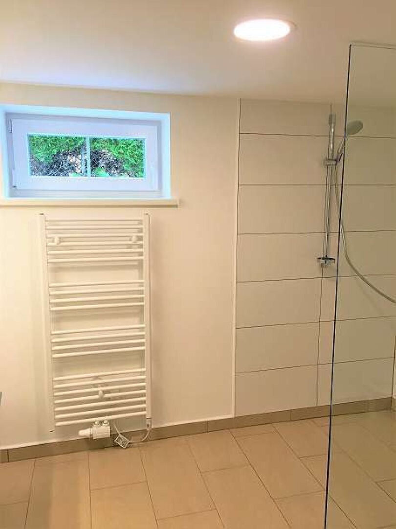 Badezimmer im Untergeschoss