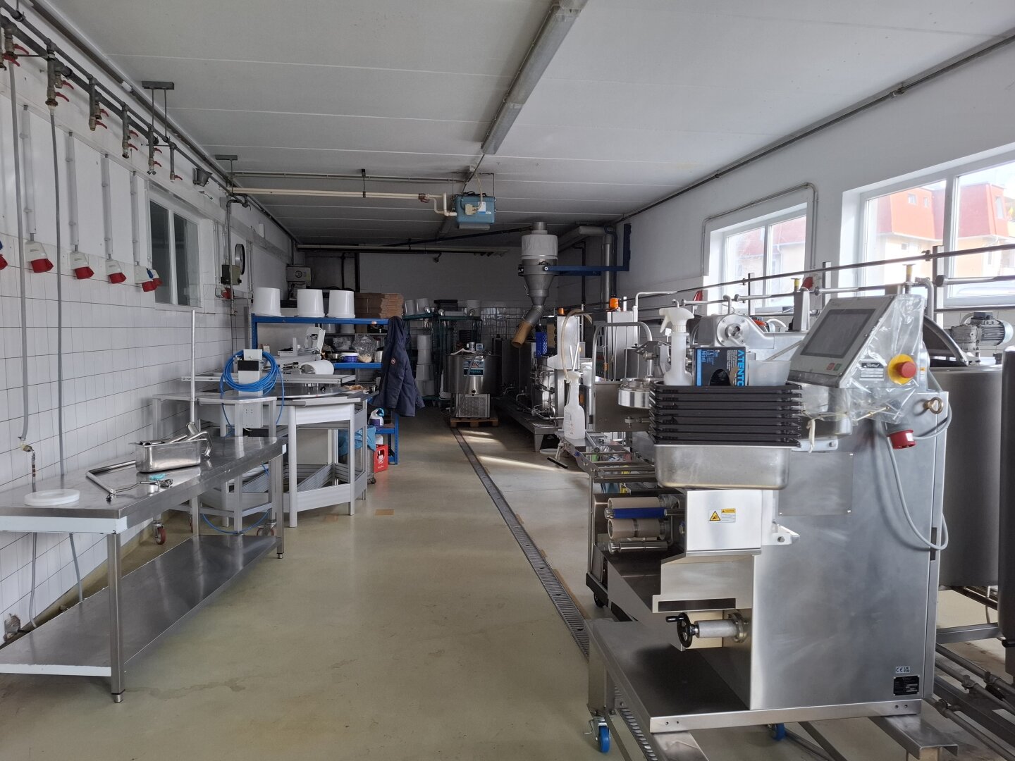 LAGER-PRODUKTIONSHALLE MIT GROSSZÜGIGER KÜHL UND TIEFKÜHLMÖGLICHKEIT GASTROTEL IMMOBILIEN