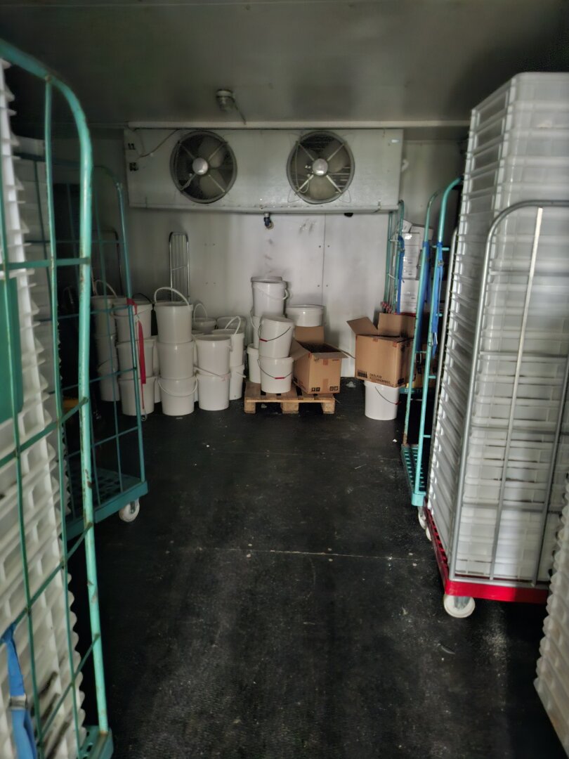 LAGER-PRODUKTIONSHALLE MIT GROSSZÜGIGER KÜHL UND TIEFKÜHLMÖGLICHKEIT GASTROTEL IMMOBILIEN