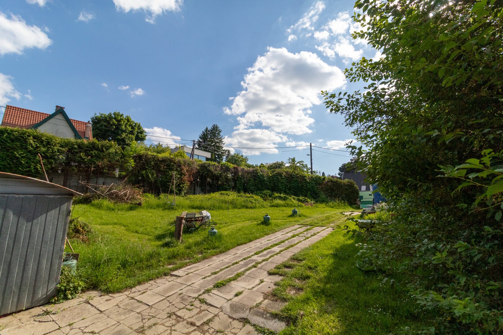 Blick vom Grundstück Richtung Straße