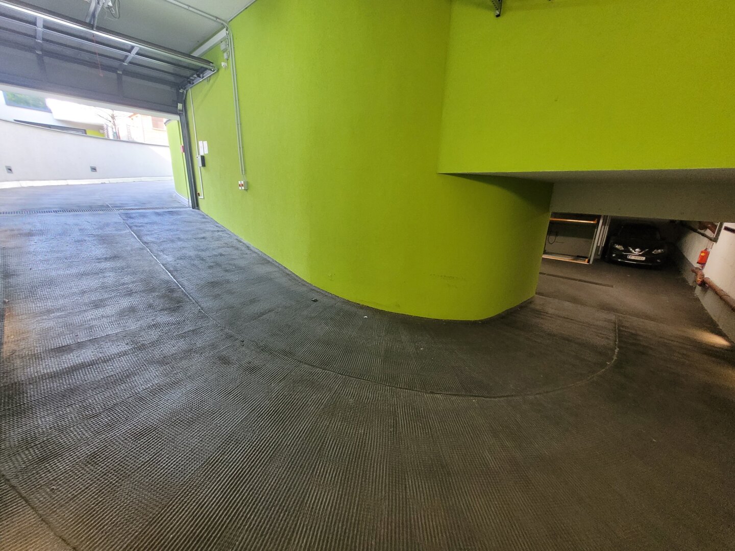 GARAGENPLATZ IN GEPFLEGTER GARAGE ZUM KAUF (G02)