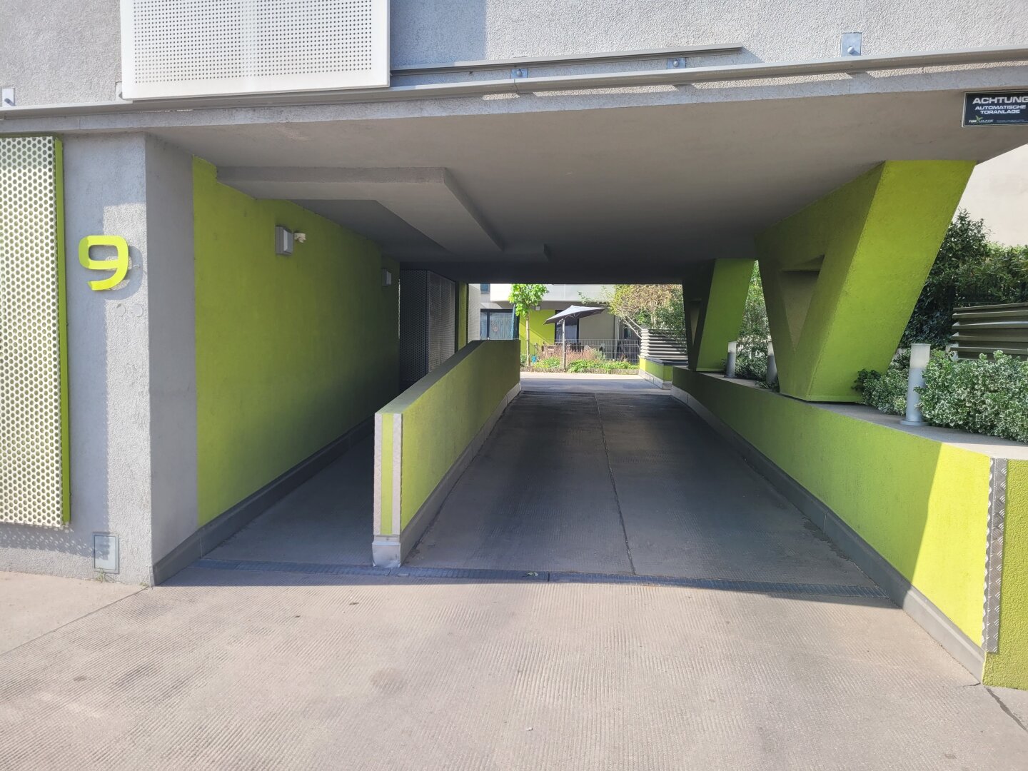 GARAGENPLATZ IN GEPFLEGTER GARAGE ZUM KAUF (G04)