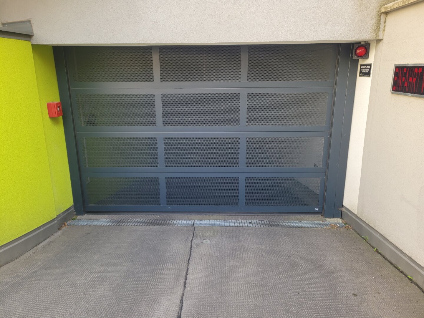 GARAGENPLATZ IN GEPFLEGTER GARAGE ZUM KAUF (G04)