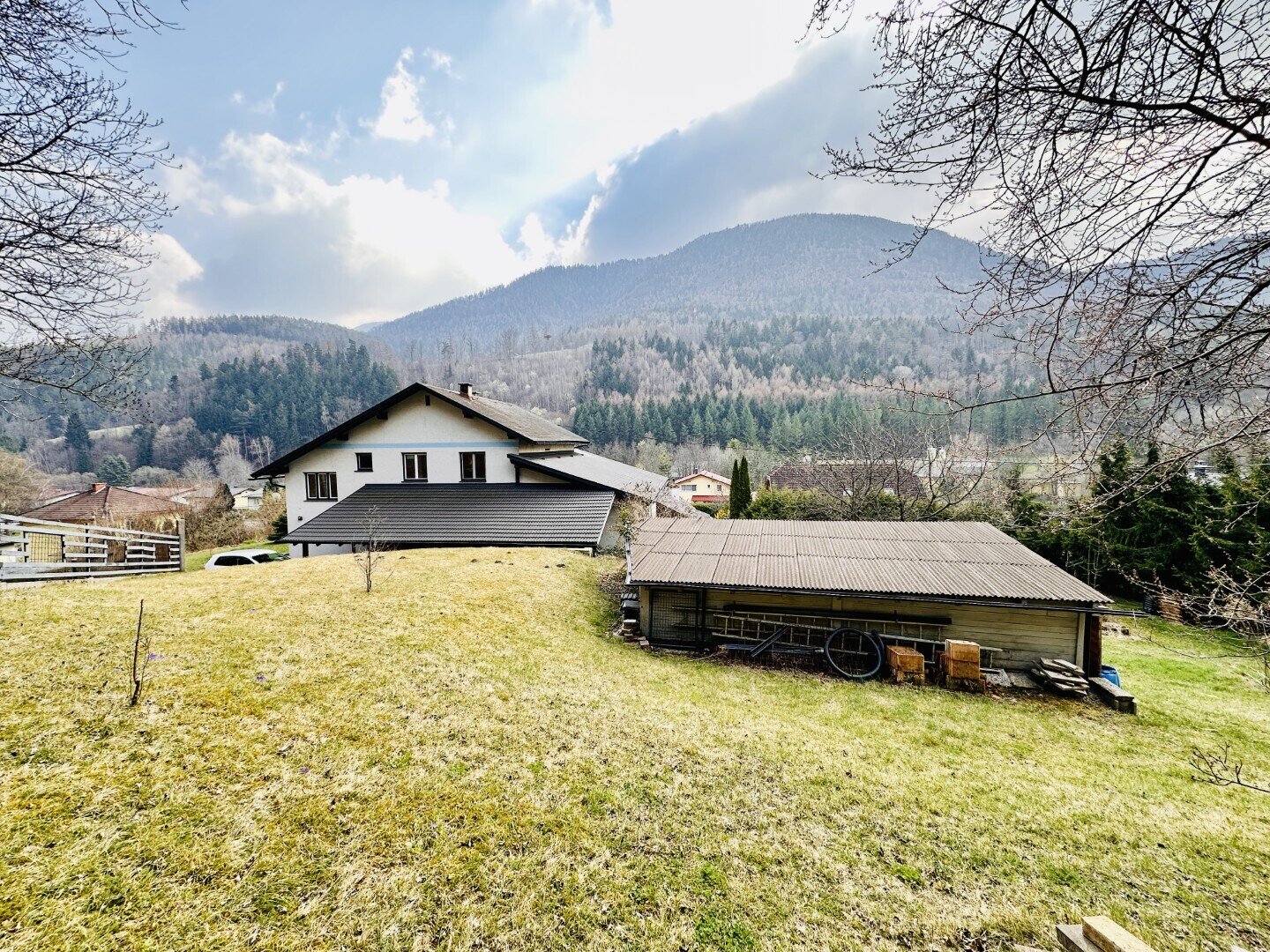 Großzügiges Haus mit Grundstück und eigenem Waldanteil – Naturparadies in Gloggnitz!