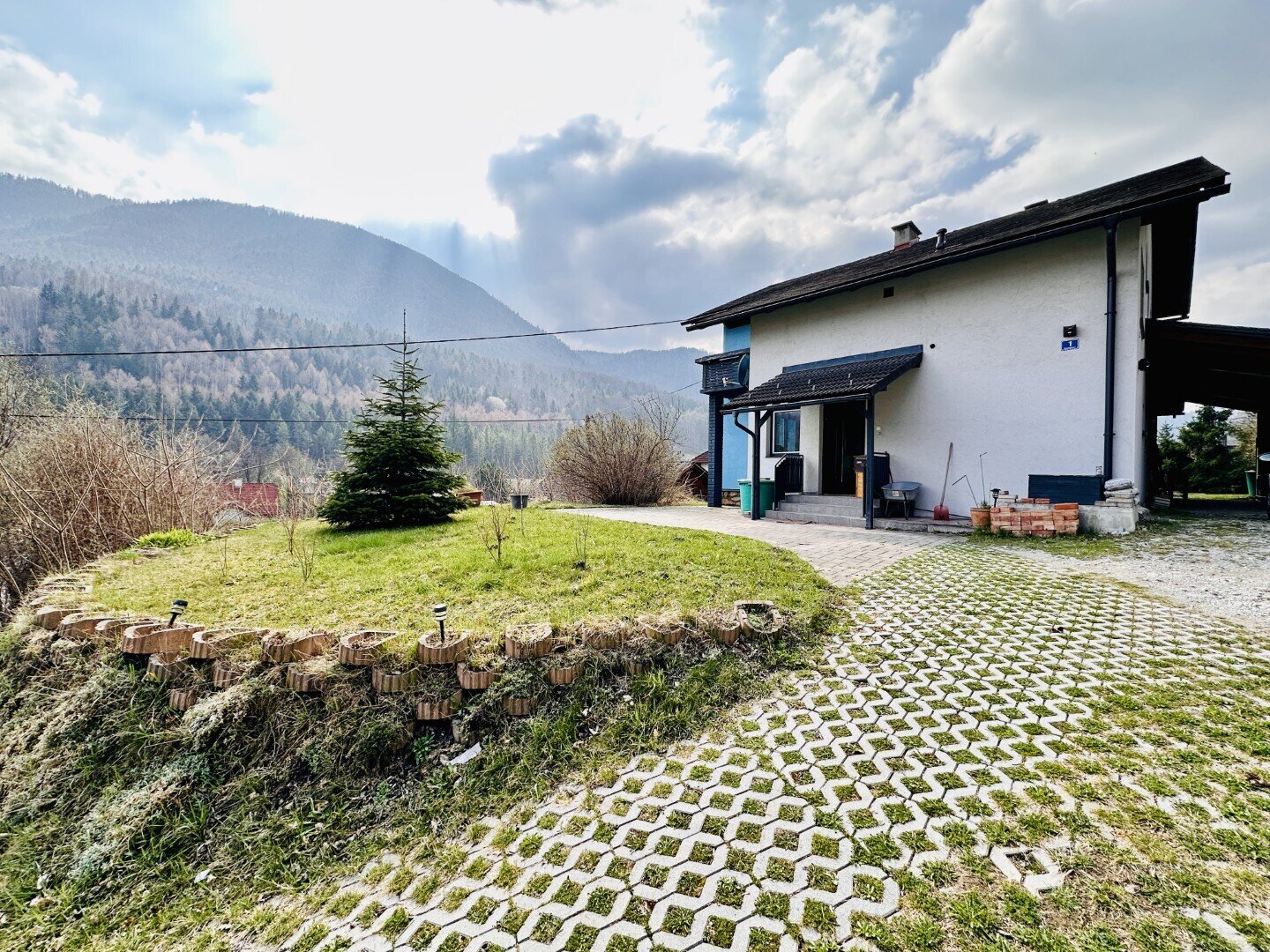 Großzügiges Haus mit Grundstück und eigenem Waldanteil – Naturparadies in Gloggnitz!