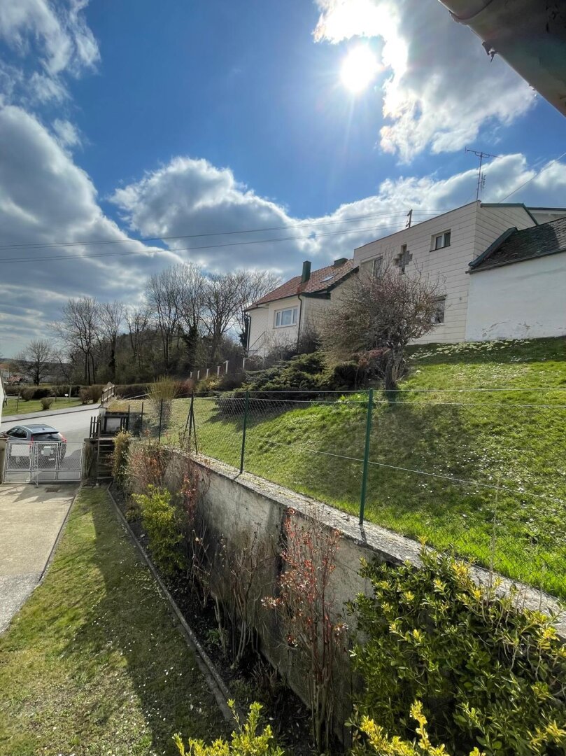 Charmant & Gepflegt! -  Einfamilienhaus in ruhiger und sonniger Dorflage nahe des Naturbadesee!