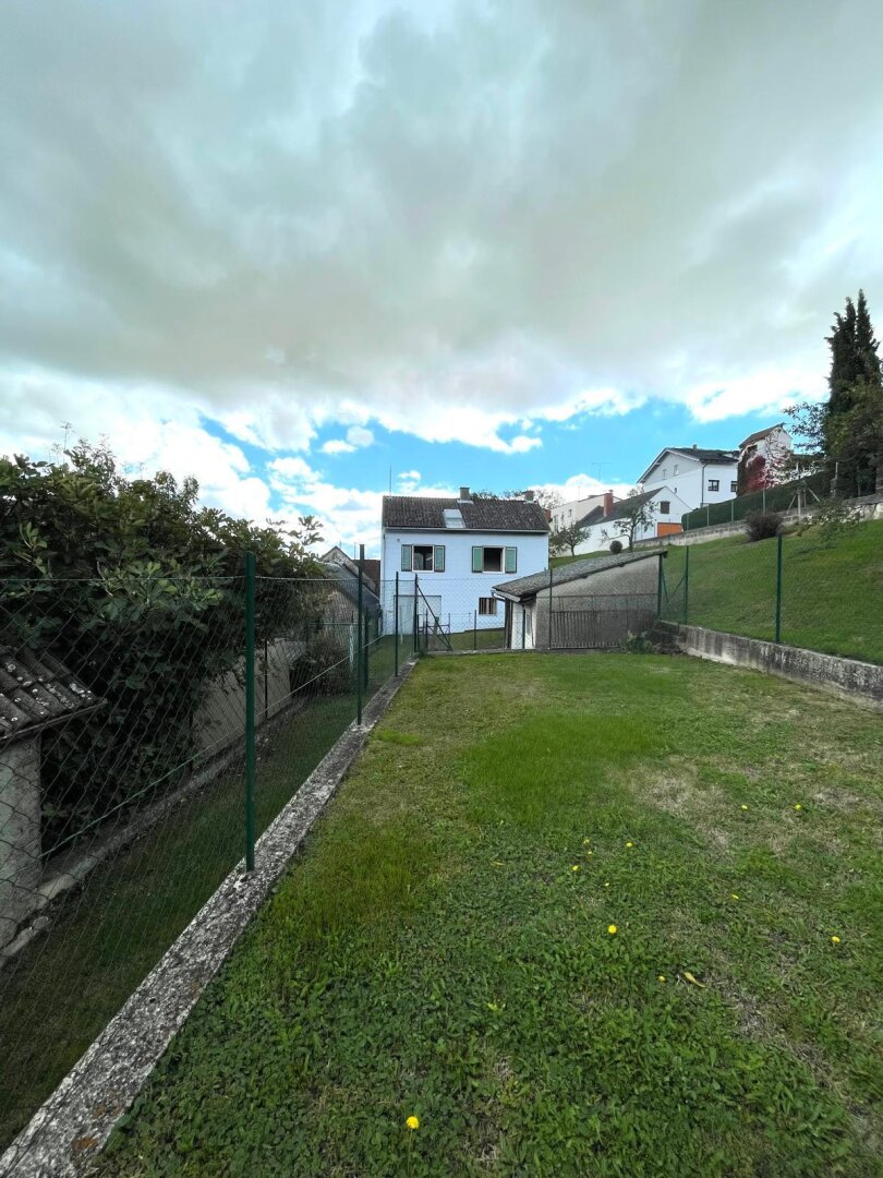 Charmant & Gepflegt! -  Einfamilienhaus in ruhiger und sonniger Dorflage nahe des Naturbadesee!