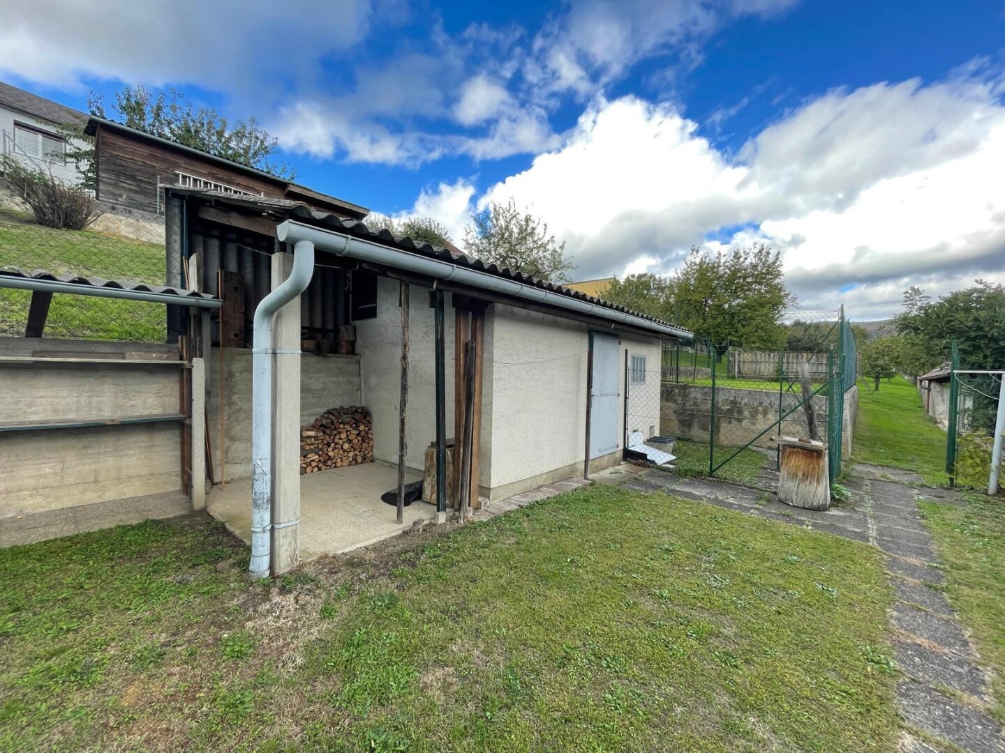 Charmant & Gepflegt! -  Einfamilienhaus in ruhiger und sonniger Dorflage nahe des Naturbadesee!